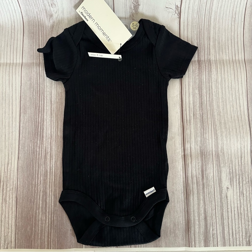 Modern Moments by Gerber 3/6 months black bodysuit